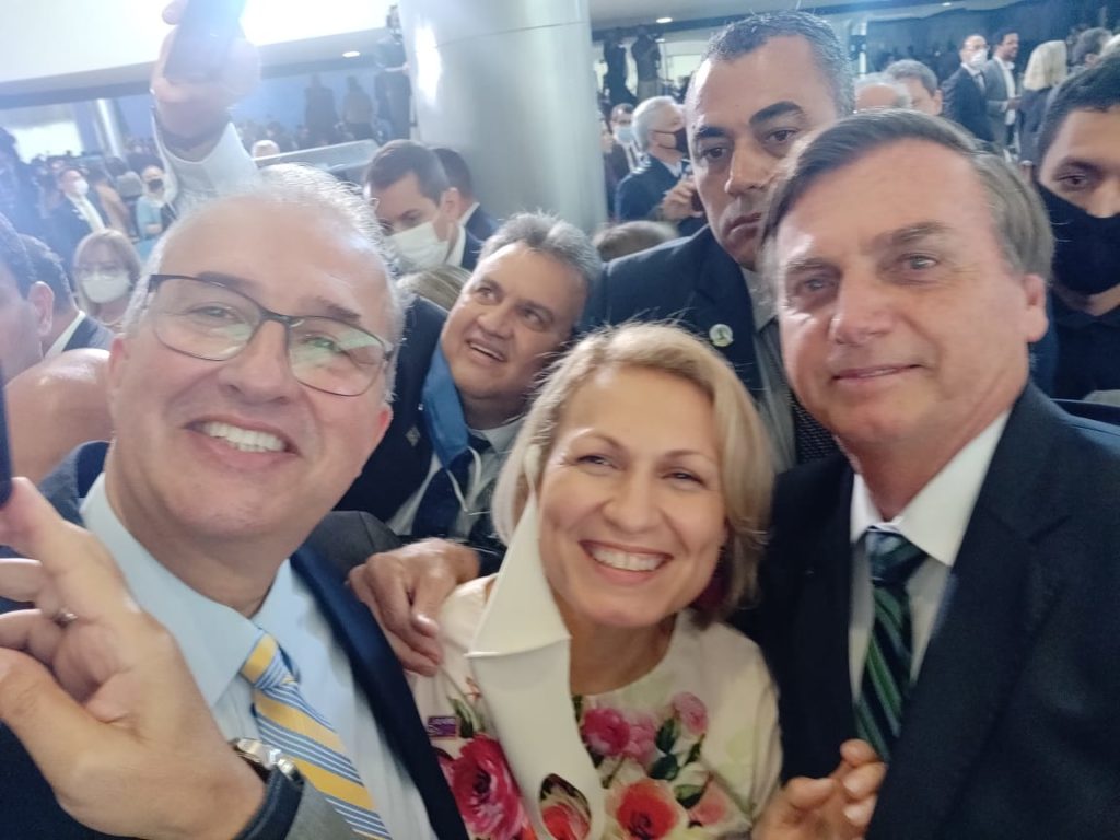 Deputado Aroldo Martins e sua esposa Meri Jane com o presidente Jair Bolsonaro